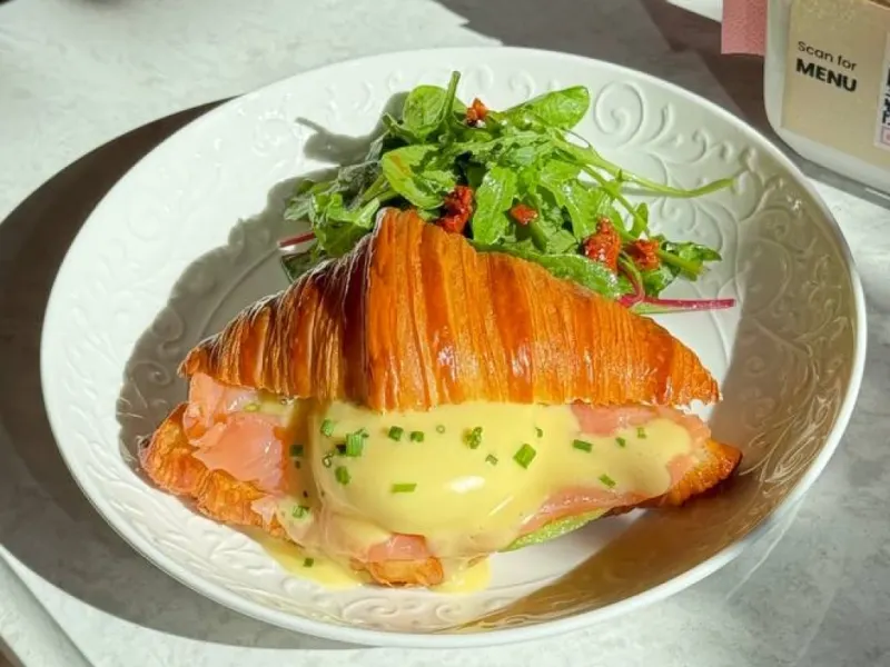 Croissant with Salmon, Poached Egg & Hollandaise Sauce